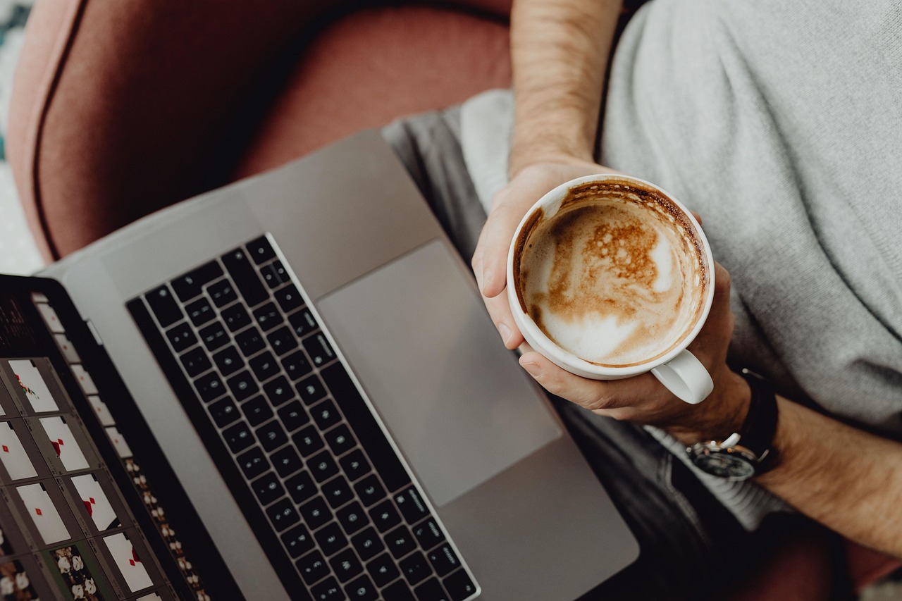 Coffee, cup, computer — International Removalist Services in Sydney