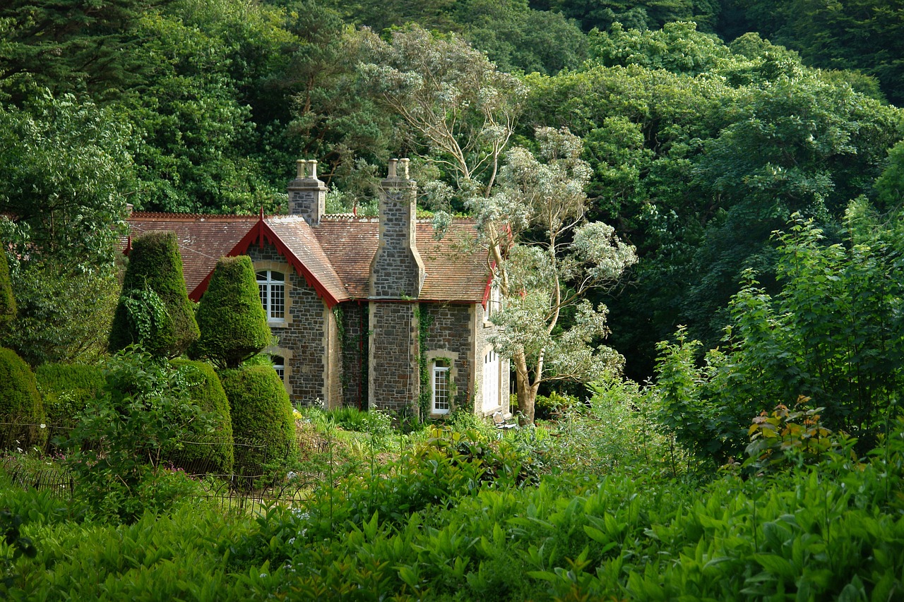 Country house, villa, ingrown — Top Tips for Investment in Real Estate Business
